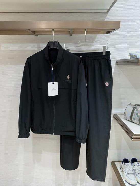 Picture of Moncler Sweater Suits _SKUMonclerM-3XLxetr36941447